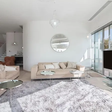 Villa Equilibrium *